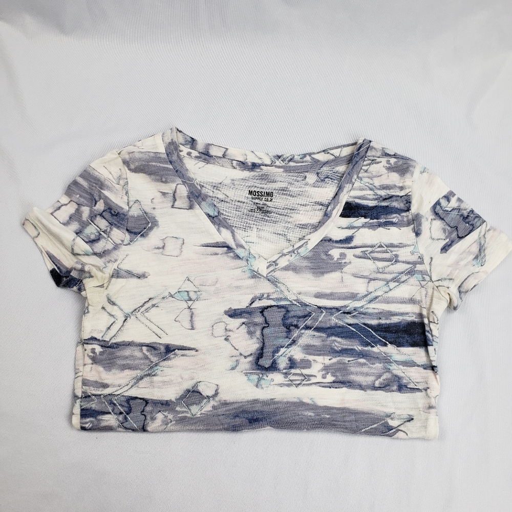 🟢 FREE with any Purchase over $10. Geometric V-Neck 👕